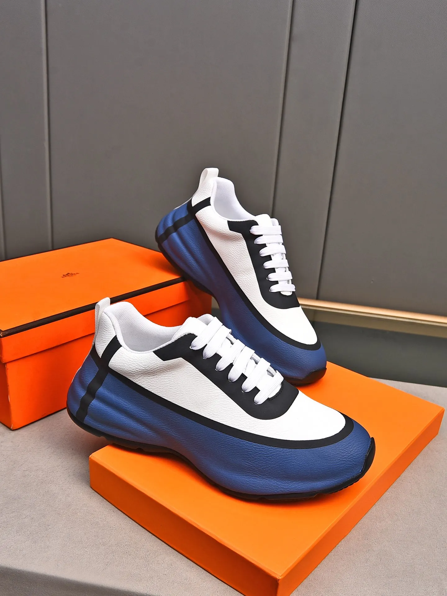 Men's shoes 💰560 [Hermes] New sports shoes Hermès are the most comfortable shoes, no one else⃣️, very light on the feet and very good-looking, you will not feel tired when you go shopping and running around 👍 Very light and comfortable, extremely light, suitable for both sports and leisure, and feel great when stepping on them! It’s up to you to choose, there’s always what you want~ ✔️Material: imported first-layer cowhide ✔️Inner lining: breathable mesh ✔️Outsole: genuine leather bottom ✔️Size: Men’s 38-44 (45 custom-made)